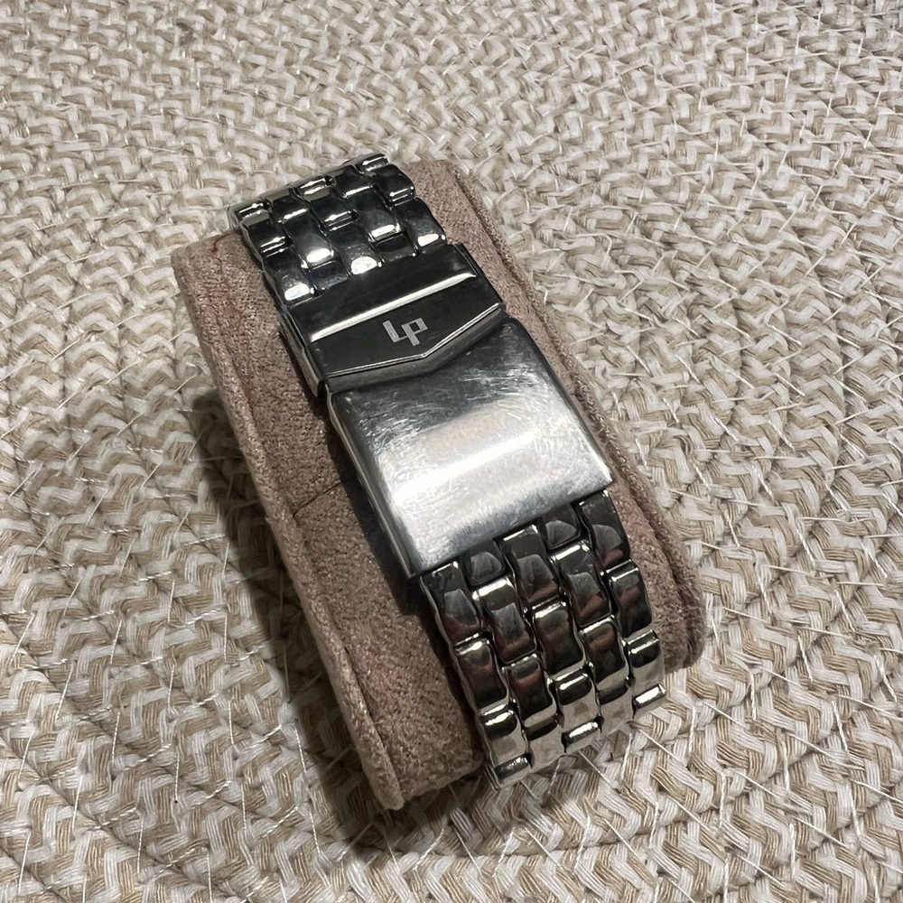 Lucien Piccard Watch with Vibrant Yellow Dial - Picture 5 of 6